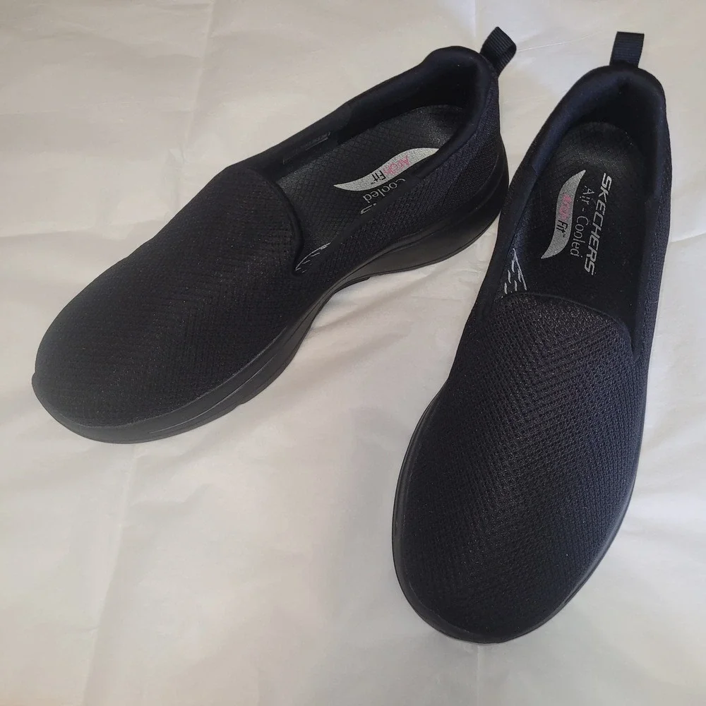 Skechers Go Walk Arch Fit Women 9 Black Slip On Walking Sneakers Comfort
